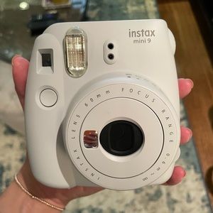 Fujifilm Intax Mini 9 - Polaroid Camera